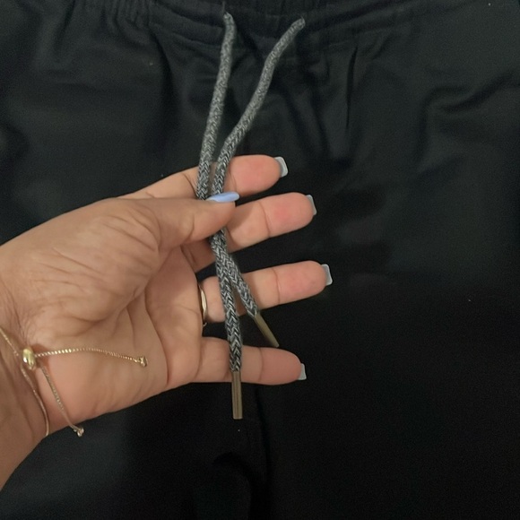 Volcom Black Athletic Shorts with Drawstring Waistband - Picture 5 of 16